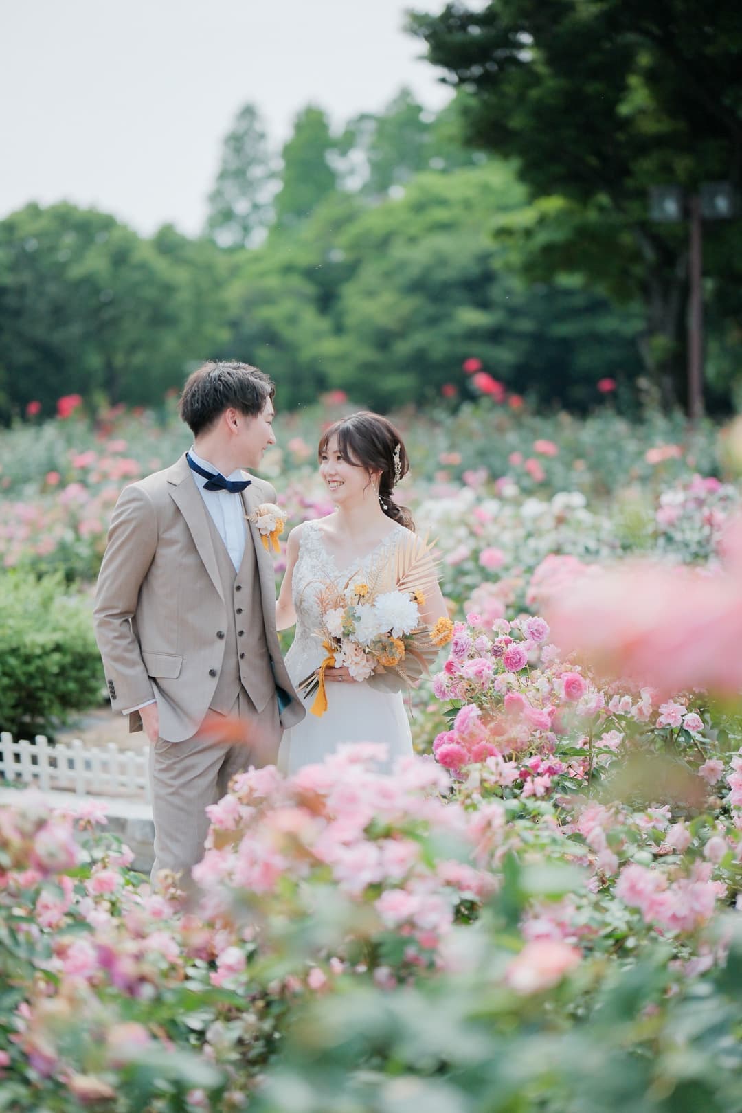 "名古屋 ロケーション前撮り ウェディングフォト 自然な笑顔"