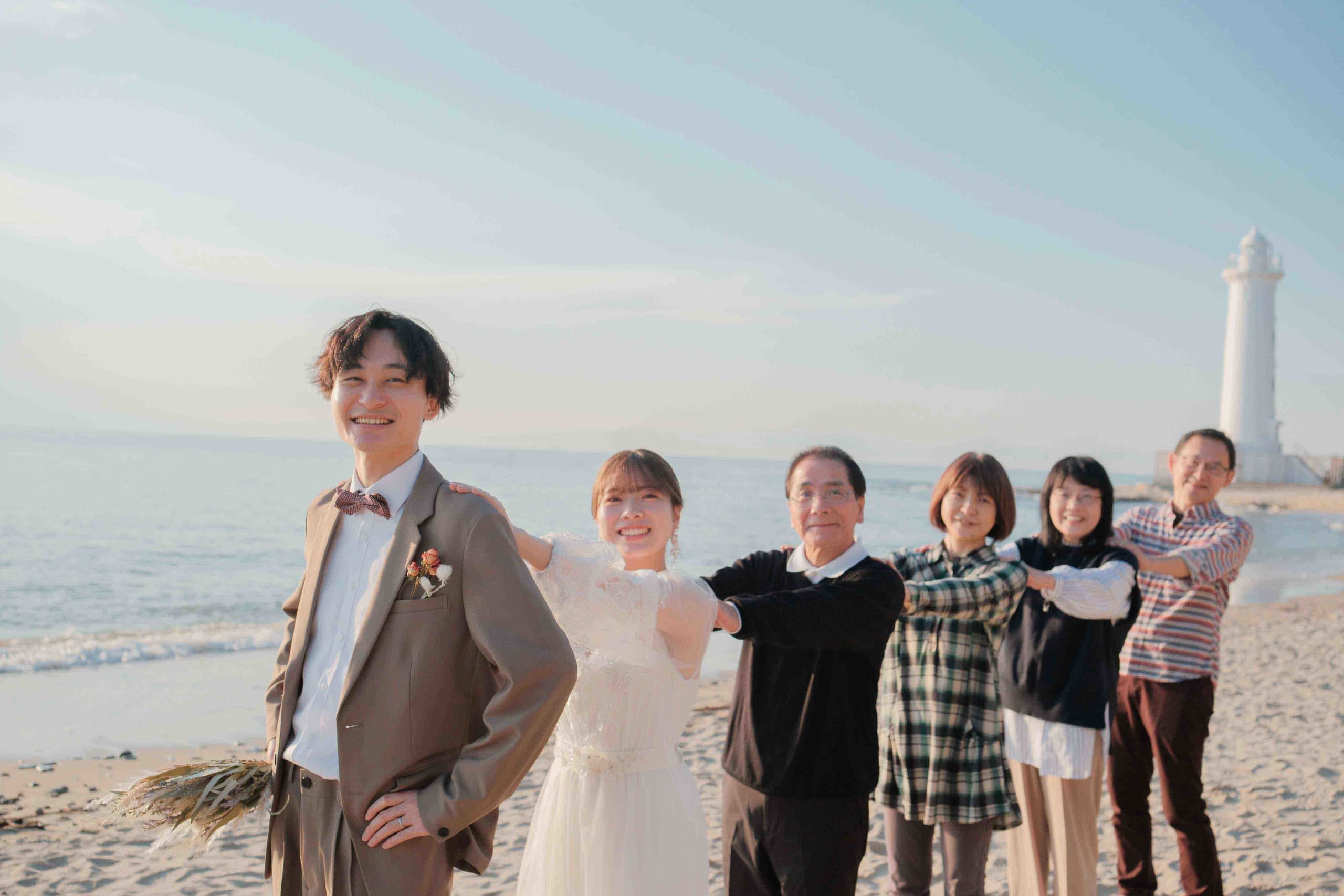 ALT="名古屋前撮りで笑顔のカップル"