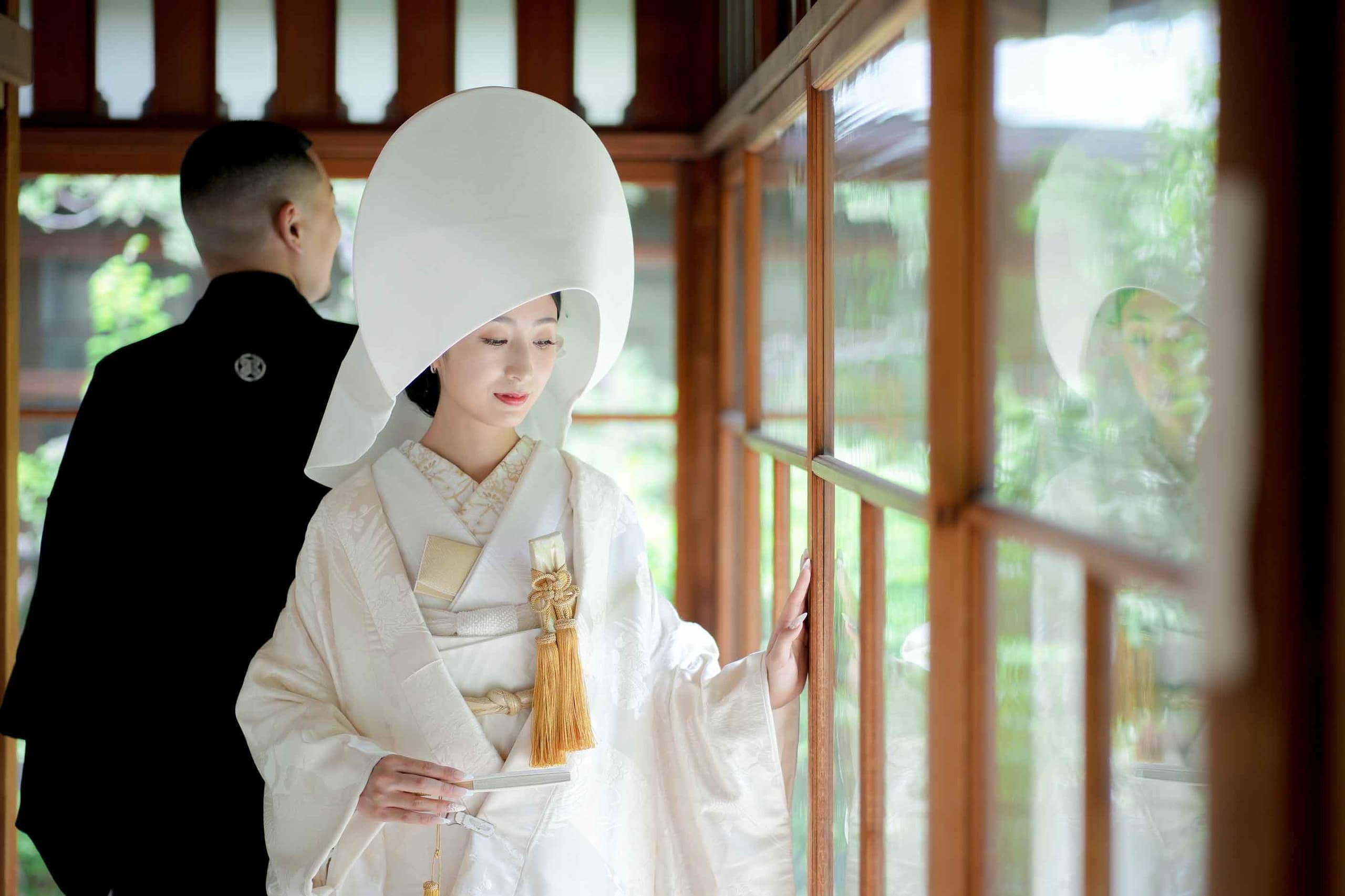 東山荘前撮りで白無垢姿の新婦