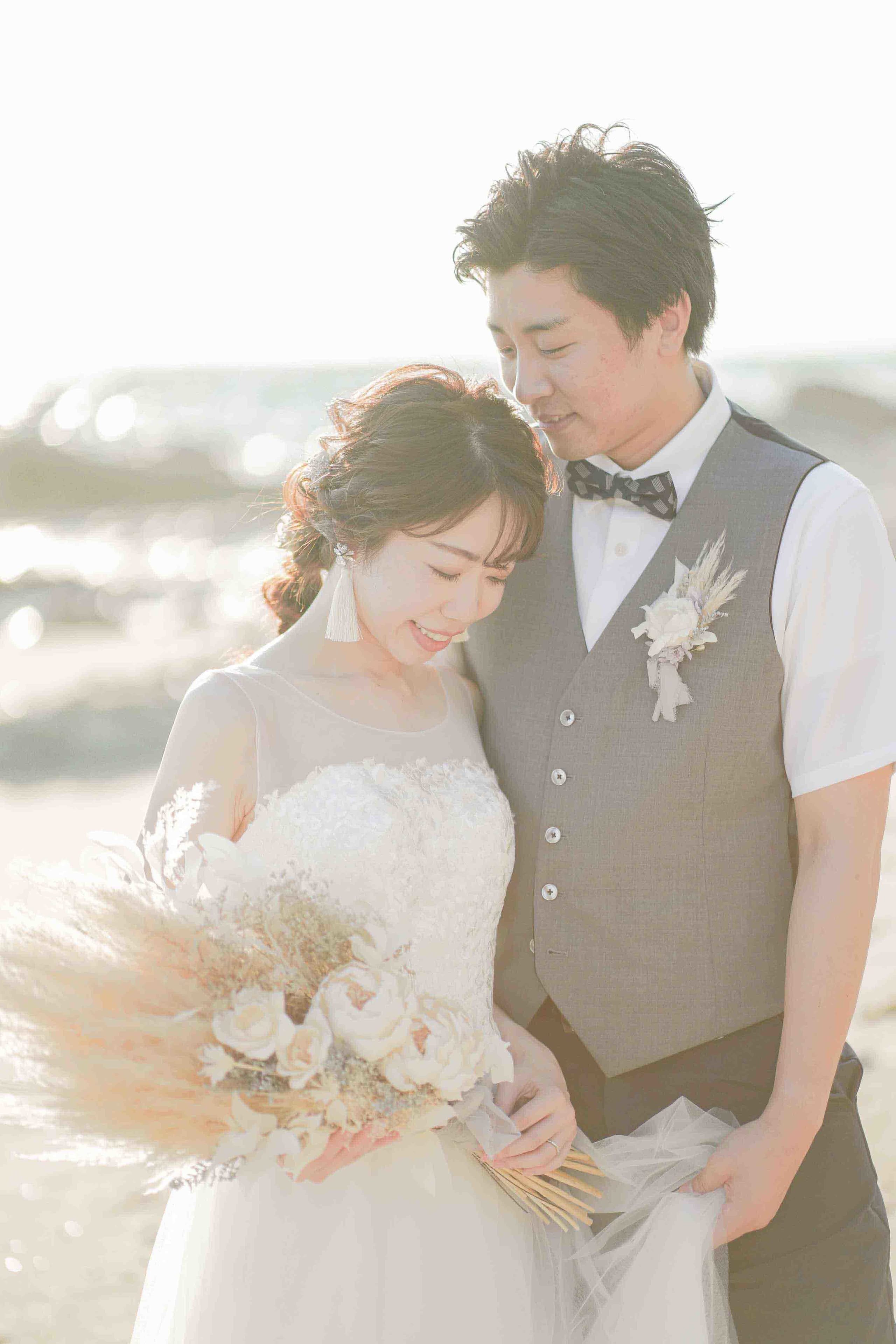 野間灯台ビーチ前撮りでサンセットな新郎新婦