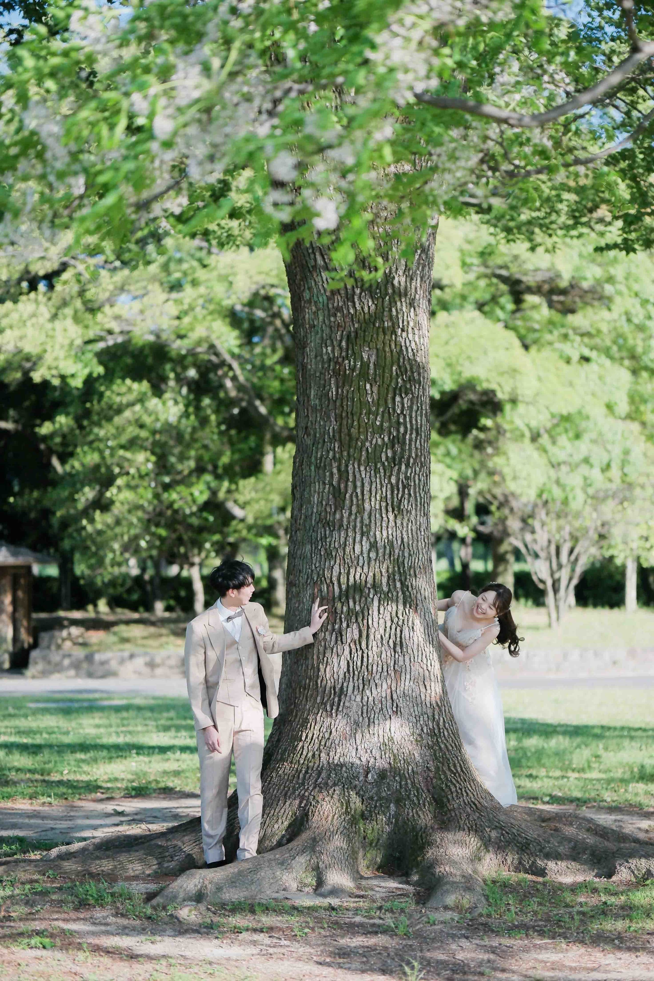 庄内緑地公園前撮りで笑顔の新郎新婦